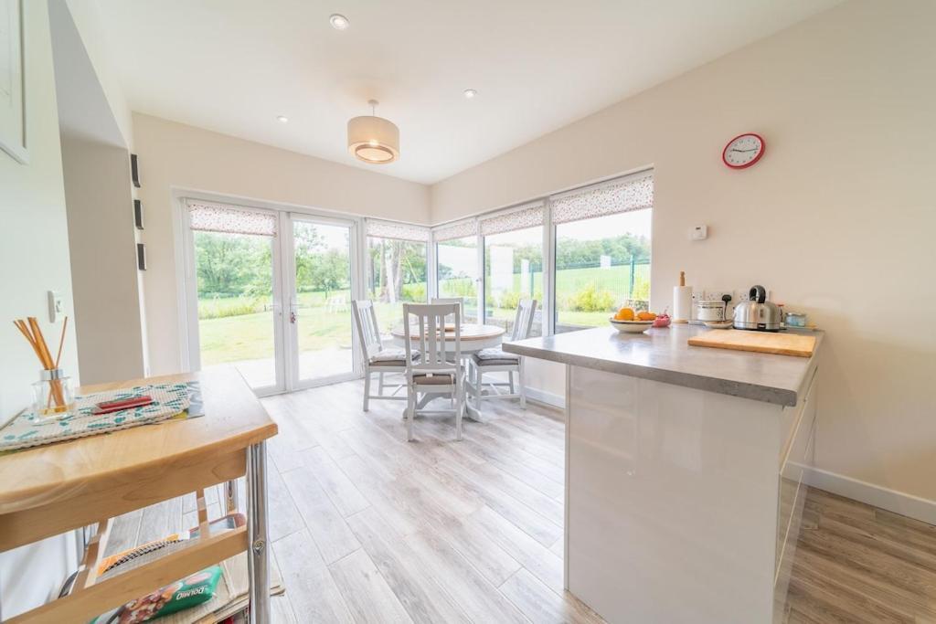 2 Bed Waterfront Property - Close To Courtmacsherry Cork Exteriör bild